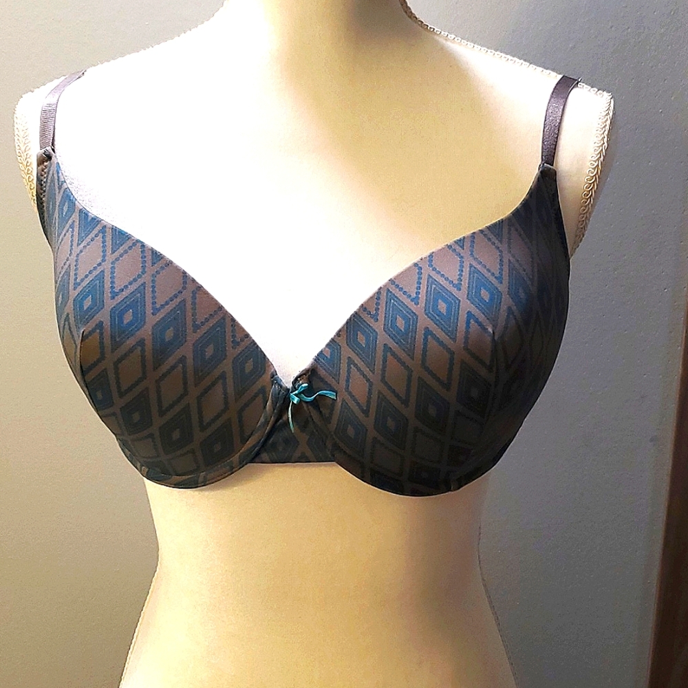 SALE!! FALL CLEARANCE!! Very Pretty...Womens Bras... Set of 2... Size 38D